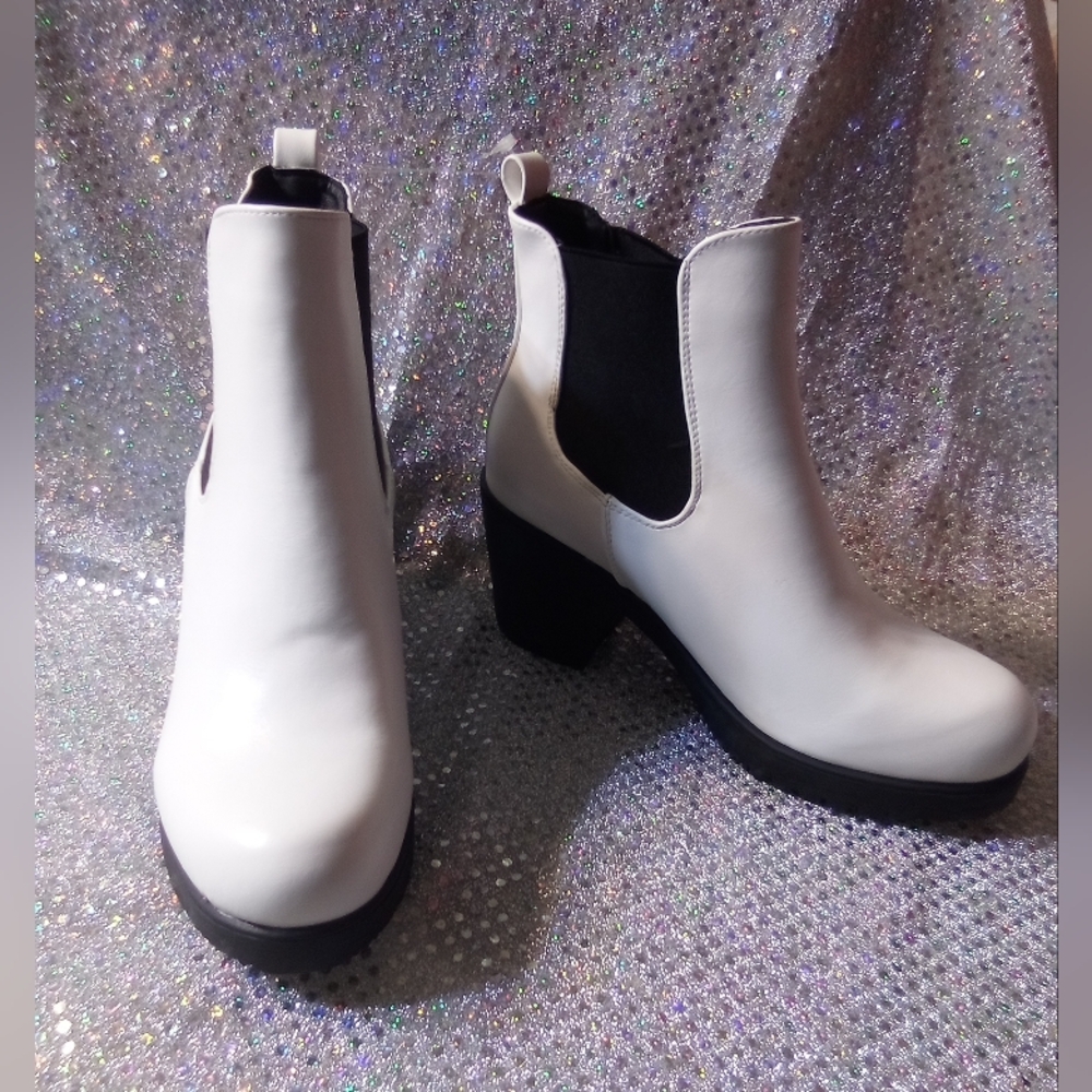 Dream Pairs Women's Chunky Ankle Heel Boots Size 7 Color White